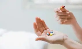 یک اشتباه ساده اما خطرناک: قرص بدون آب!

