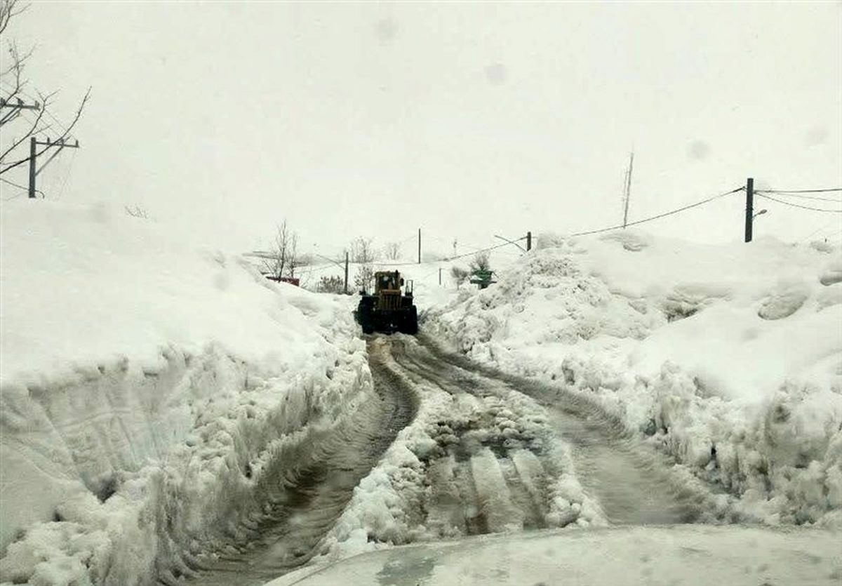 وضعیت اضطراری در کوهرنگ/ ارتفاع برف مناطق روستایی تا ۶ متر!/ محاصره ۲۰۰ روستا در برف