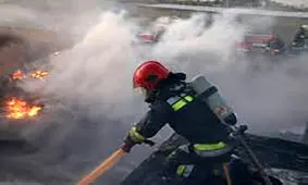 آتش سوزی انبار ضایعات کارتون در شهرک فولاد یزد 