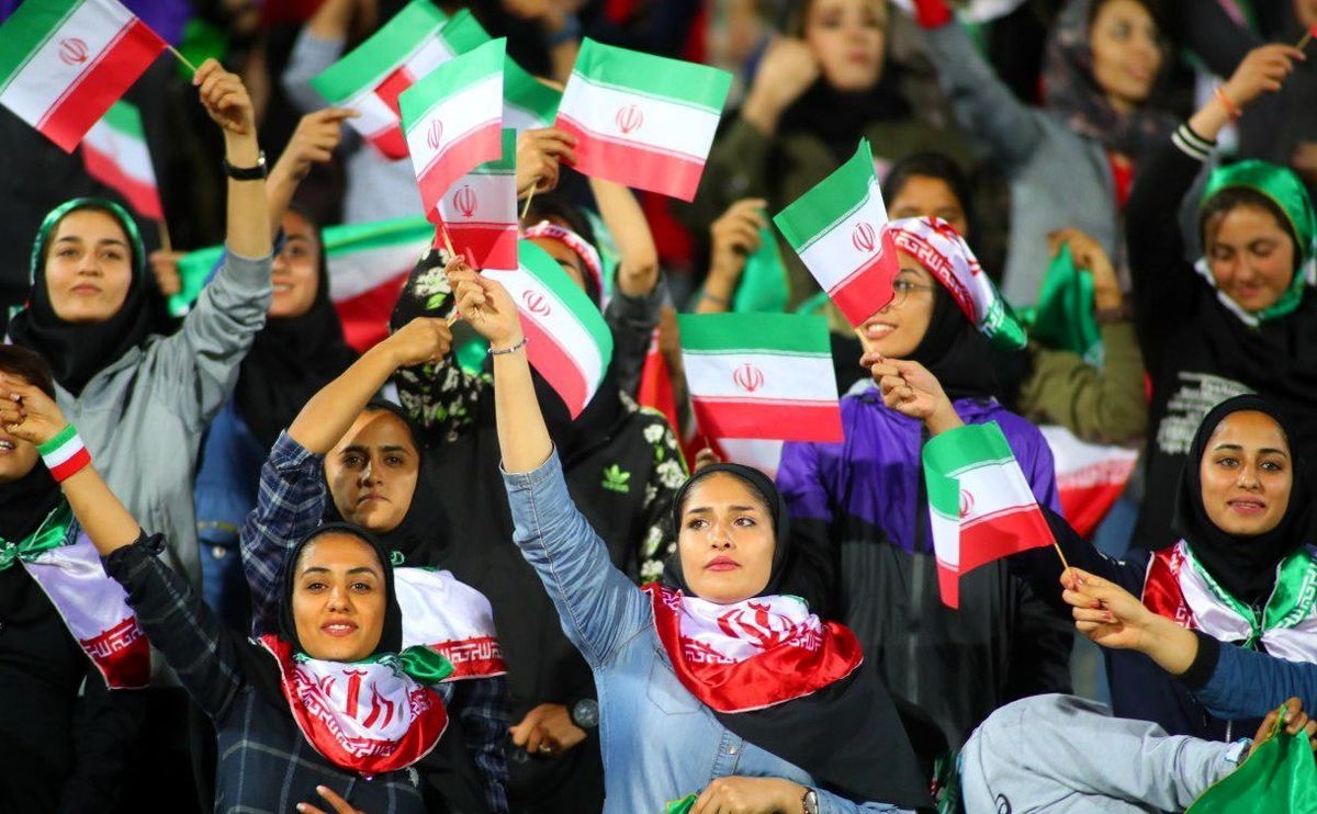 حضور زنان تماشاگر در بازی تیم ملی با روسیه و کنیا