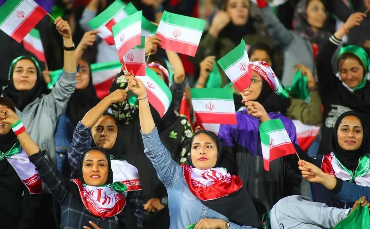 حضور زنان تماشاگر در بازی تیم‌ ملی با روسیه و کنیا

