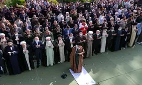 تصاویری از اقامه نماز عید فطر به امامت رهبر انقلاب 