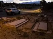 پس‌لرزه‌های باران در لافت؛ وضعیت قبرستان شهر پس از بارندگی شدید/ ویدئو