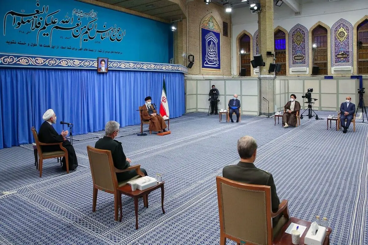 راز گلیم آبی بیت رهبری فاش شد/ ویدئو