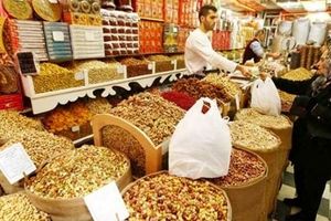 مقایسه قیمت‌های آجیل و شیرینی و میوه شب عید در سال 1400 و 1401/ کالاها در یک سال چقدر افزایش قیمت داشته اند؟/ جدول