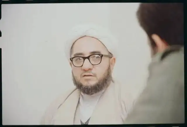 به دستور خلخالی دکه‌ها و رستوران‌های پشت پارک ملت با بلدوزر تخریب شد/ آیت‌الله خلخالی: این رستوران ها شبیه عشرتکده بود