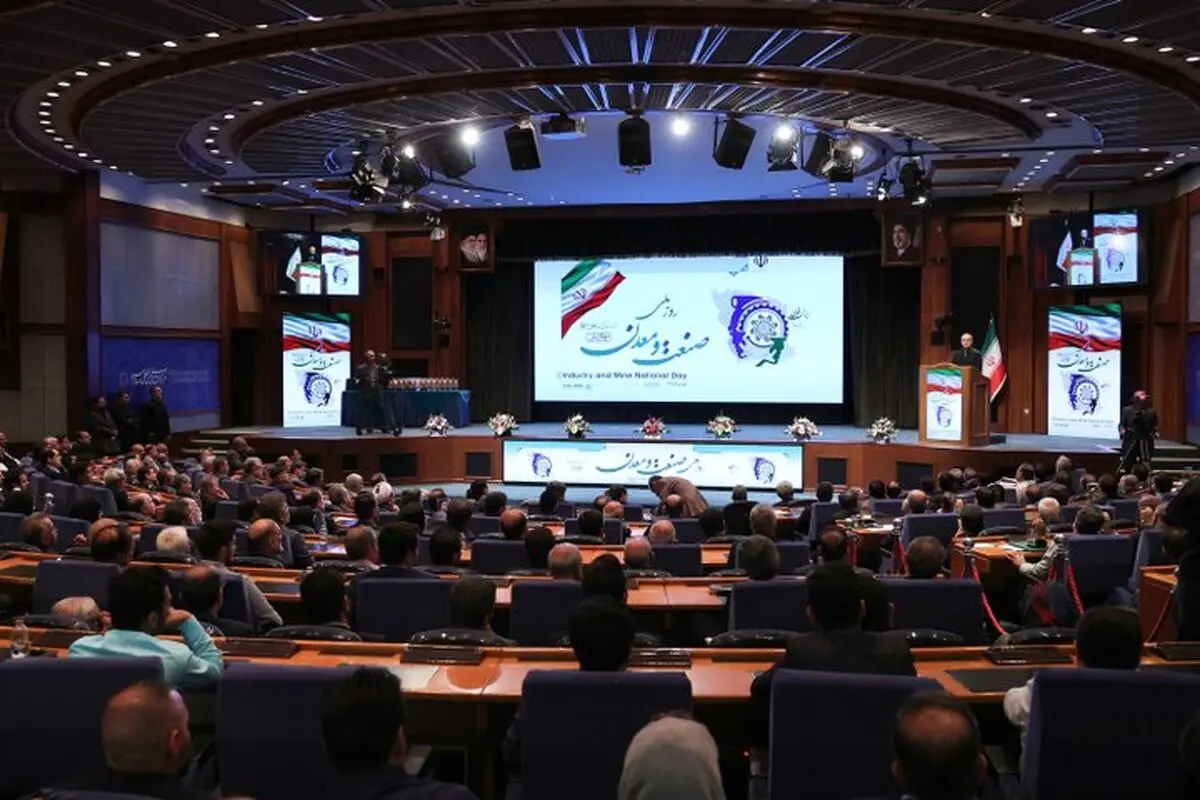 پزشکیان: ارتباط و سطح دسترسی به رهبر عزیزمان بیشتر شده است/ صدا و سیما سخنان رهبر شهید را گزینشی پخش می‌کند/ تمام اقدامات بر اساس رهنمودهای رهبر معظم انقلاب سامان یافته است