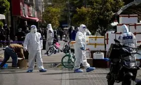 پیرمرد بیمار چینى را به میان مردگان بردند/ ویدئو