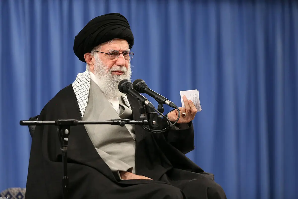 تذکر مهم رهبر انقلاب به قاریان قرآن درباره نوع پوشش لباس / ماجرای شرط ایران به قاریان مصری برای ورود به ایران در اوایل انقلاب
