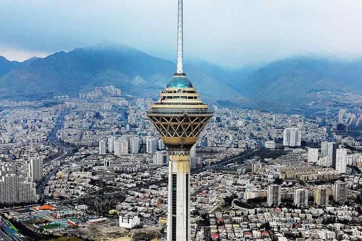 برج میلاد در آستانه سقوط