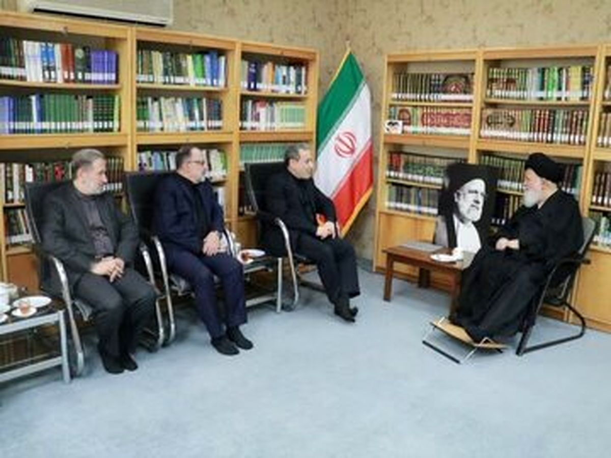 دیدار امام جمعه مشهد با عراقچی/ علم الهدی خطاب به وزیر خارجه: خوشبختانه سابقه طولانی در سیاست خارجی دارید و میتوانید با عقلانیت پیش بروید