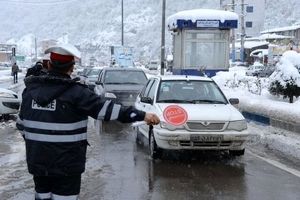 برف و باران در جاده های ۲۰ استان کشور/ ریزش بهمن جاده چالوس را مسدود کرد