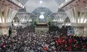 همخوانی مردم با حسین طاهری در حرم مطهر امام خمینی (ره)