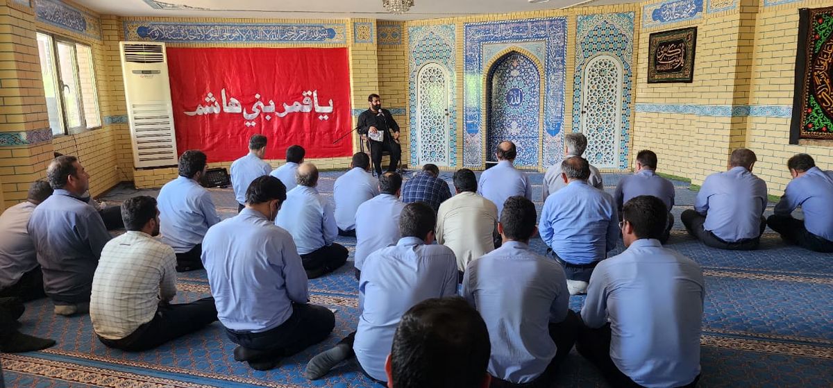 برگزاری مراسم زیارت عاشورا به مناسبت اربعین حسینی در شرکت خمیرمایه و الکل رازی/ عکس

