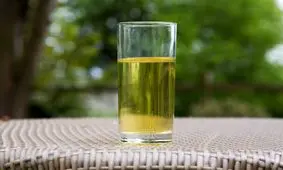 ادرار درمانی: افسانه یا علم؛ آیا نوشیدن ادرار واقعاً مفید است؟