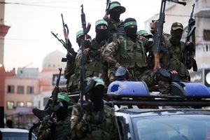 عملیات‌ تیم امنیتی مقاومت برای به دام انداختن جاسوسان در نوار غزه بعد از آتش‌بس/ 2 نفر از جاسوسان در جریان یک کمین برنامه‌ریزی شده توسط نیروهای امنیتی مقاومت در شرق محله الشجاعیه در شهر غزه کشته شدند/ 60 نفر از متهمان به جاسوسی برای اسرائیل دستگیر شدند