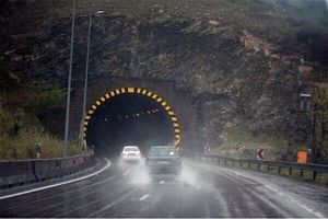 بارش باران و احتمال ریزش سنگ در جاده چالوس