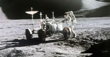 تشکیک در موفقیت ناسا در فرود به ماه؛ توطئه‌پردازان معتقدند ماه‌نورد در آپولو جا نمیشد، حقیقت چیست؟