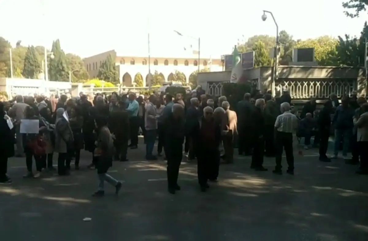 بازنشستگان فولاد در اصفهان تجمع کردند