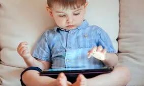آسیب ستون فقرات کودک در استفاده از تبلت