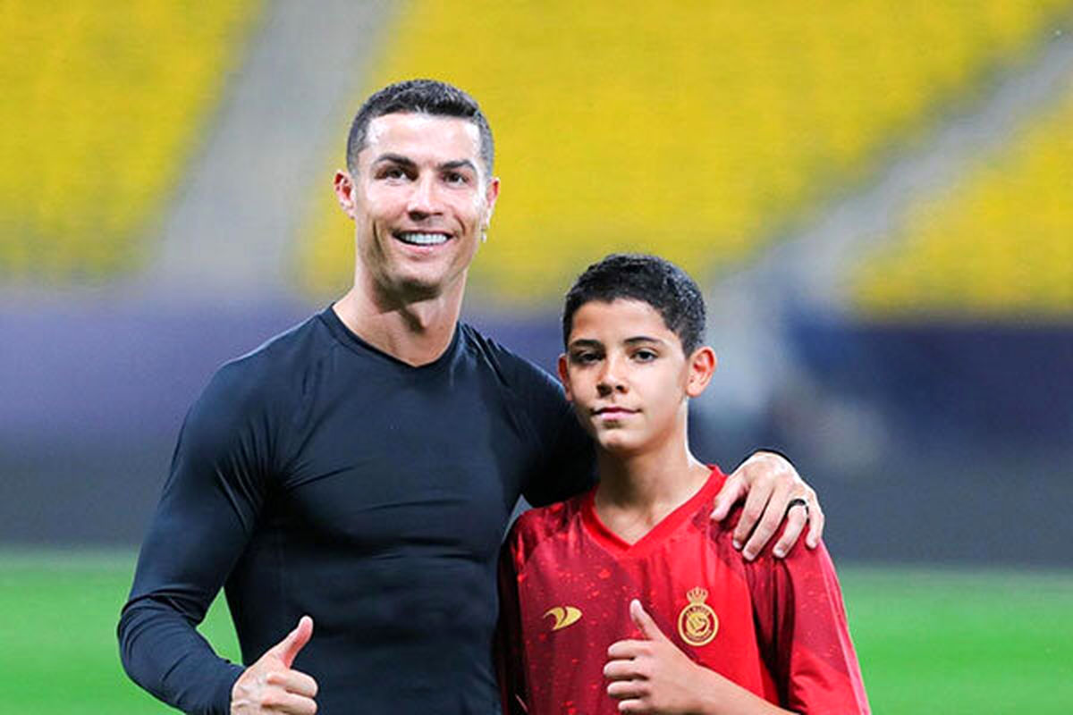 هدیه فوق لاکچری رونالدو به پسرش/ ژست کریس جونیور با لامبورگینی ۲۶۵ هزار یورویی