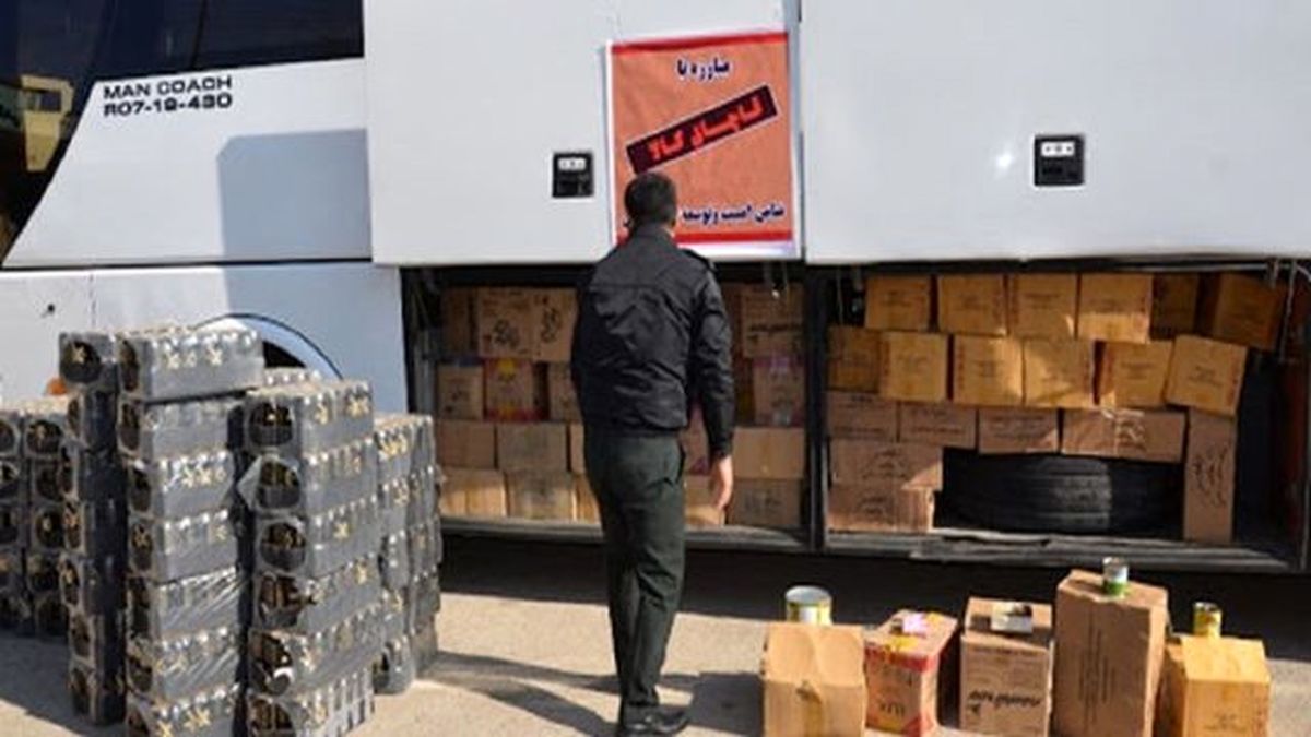 اتوبوس حامل کالای قاچاق در بجستان توقیف شد