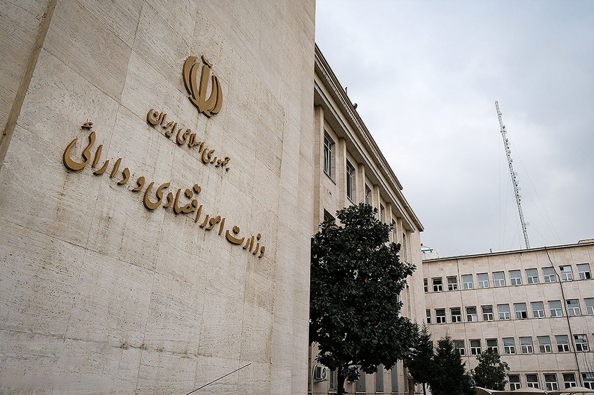 معاون ارتباطات دفتر رییس جمهور خبر داد: گزینه وزارت اقتصاد قطعی شده / طیب نیا وزارت اقتصاد را نپذیرفت