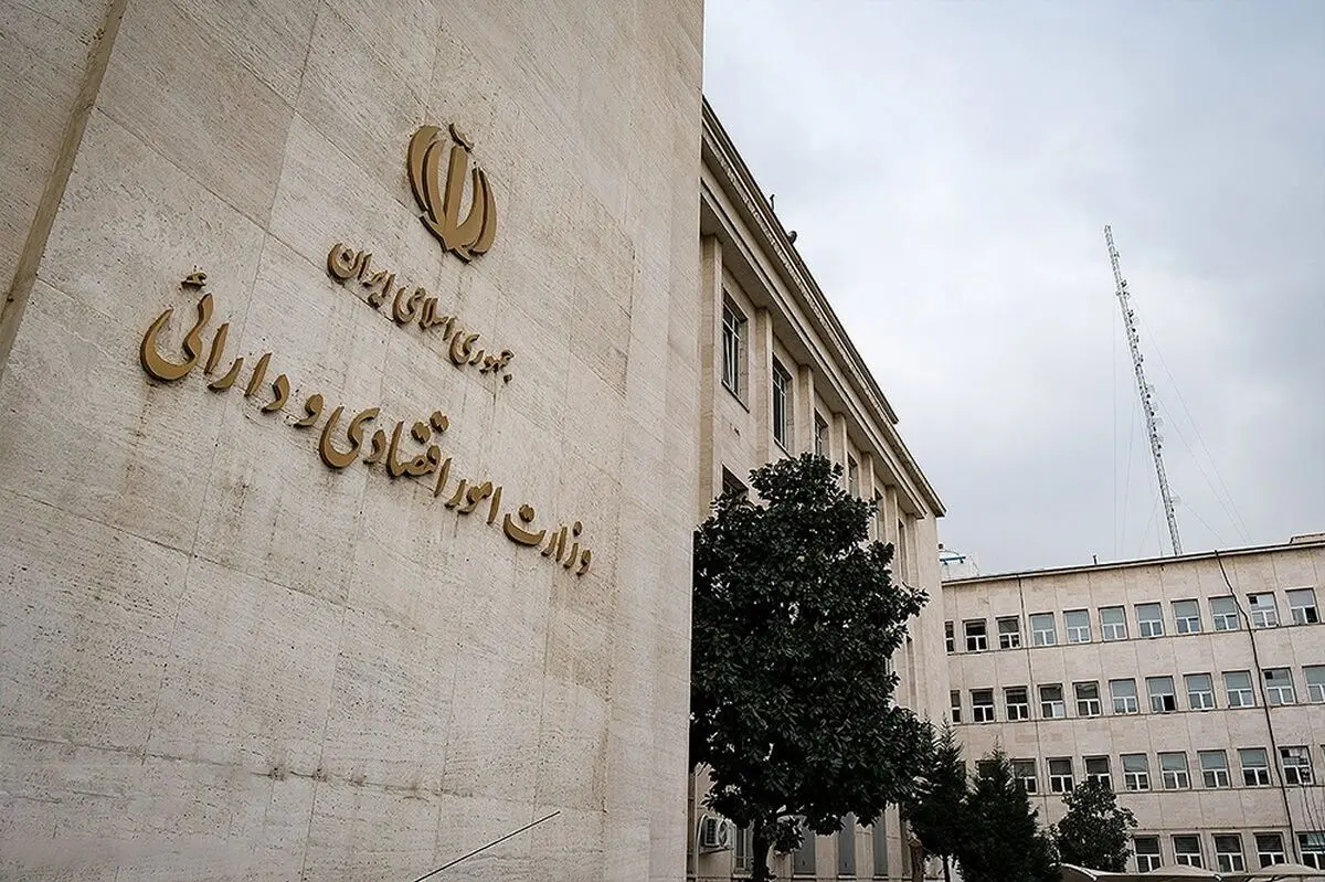 معاون ارتباطات دفتر رییس جمهور خبر داد: گزینه وزارت اقتصاد قطعی شده / طیب نیا وزارت اقتصاد را نپذیرفت