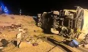گزارش اولیه از محل واژگونی اتوبوس مسافربری در محدوده نطنز با ۱۰ کشته/ ویدئو