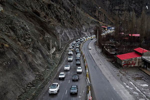 وضعیت راههای کشور؛ بارش برف و باران در جاده‌های ۱۳ استان
