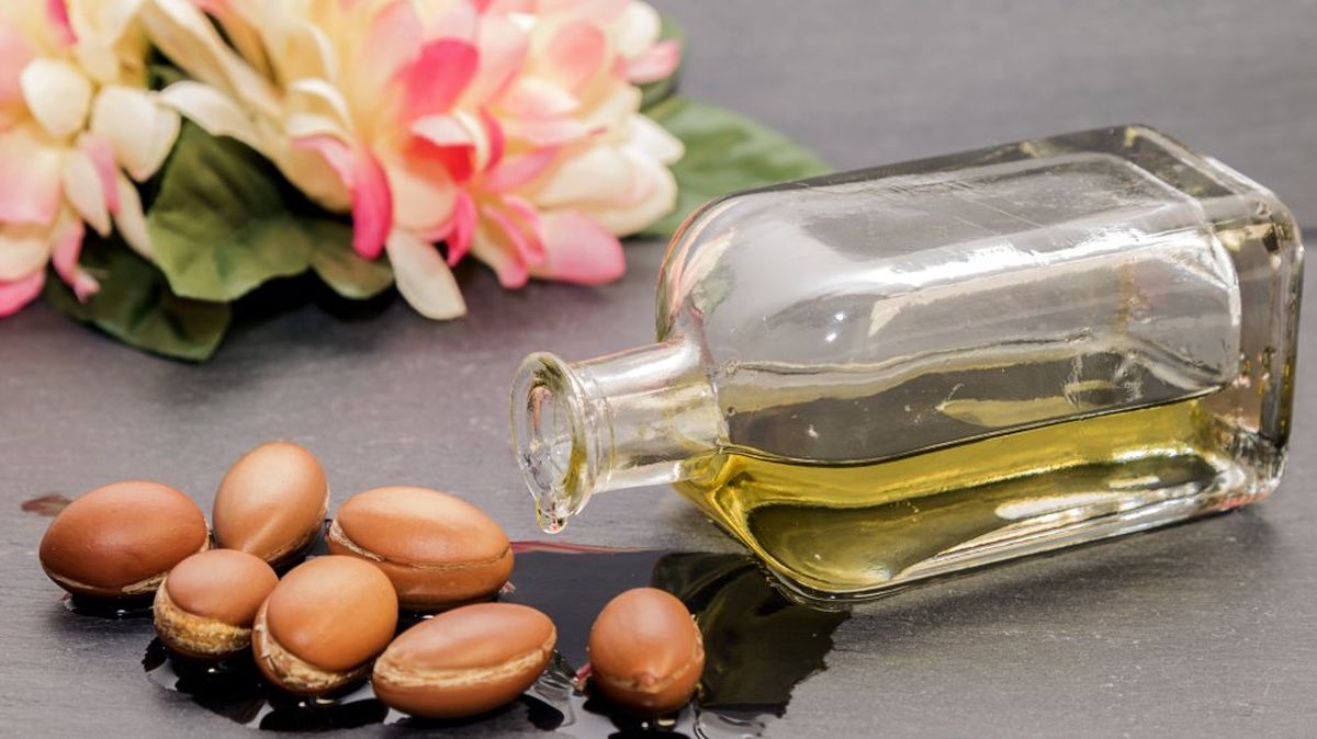 ۳ روغنی که برای موهای خشک و کدر معجزه میکنند