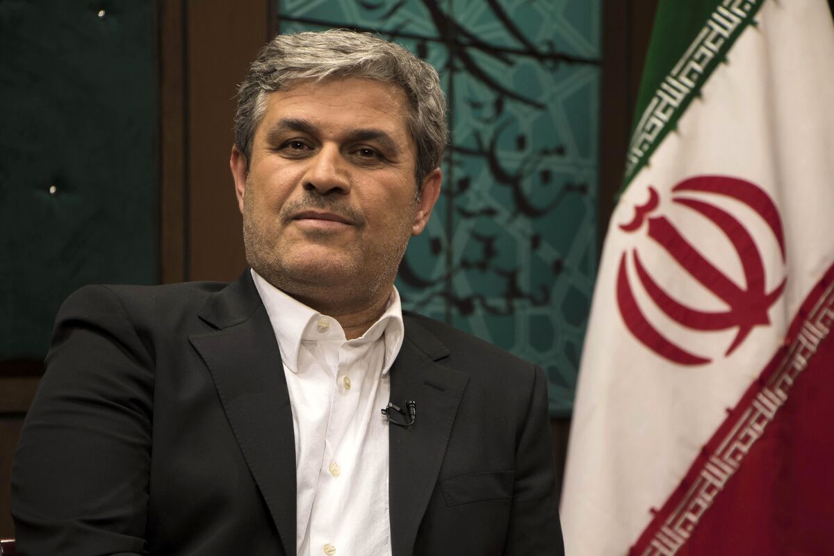 کنایه تاجگردون به ثابتی: سوژه گیرت نمیاد؛ بنزین در تلفیق گران نمیشود