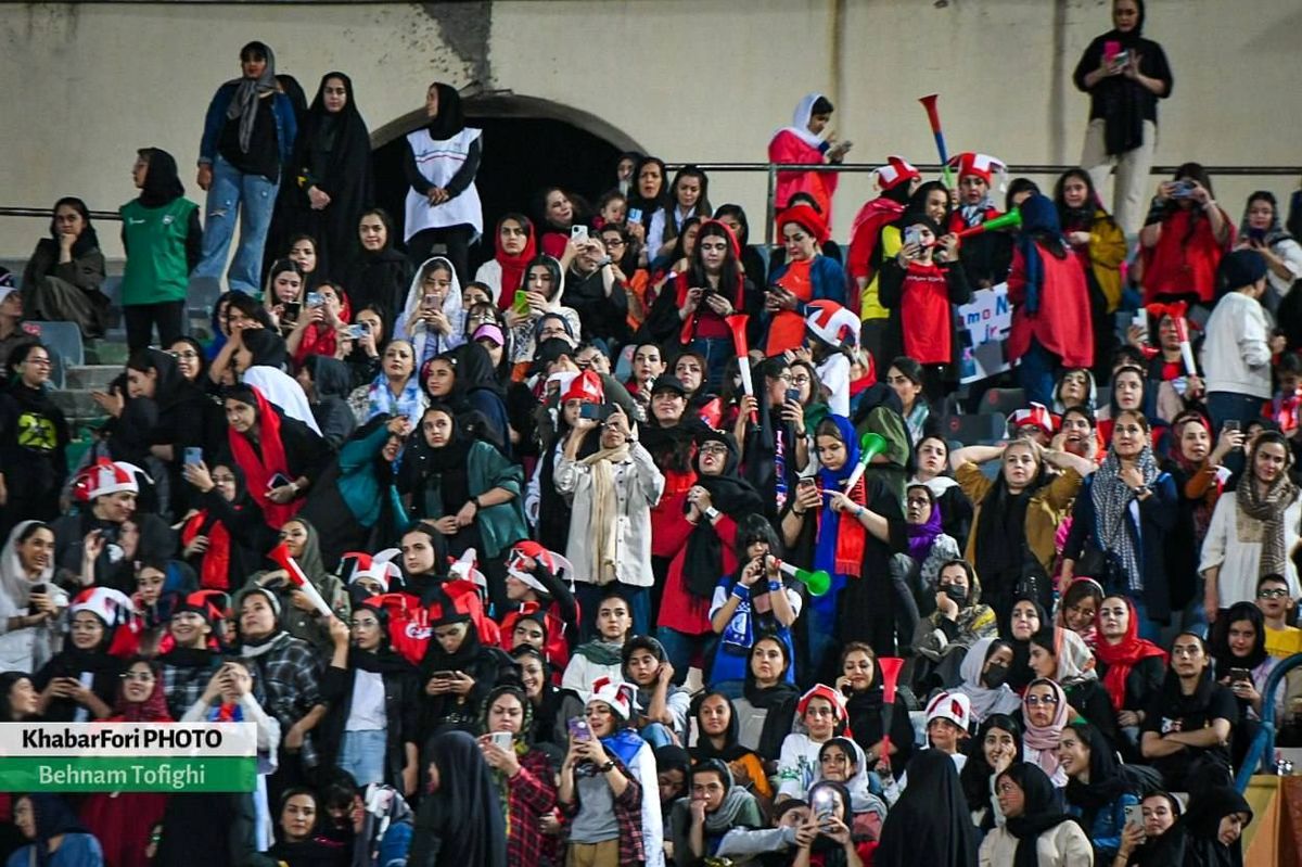 گزارش تصویری خبرفوری از ورزشگاه آزادی/ زنان و مردان، حامی نساجی