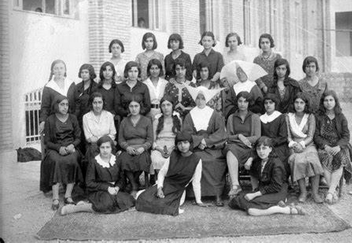 سفر به تهران قدیم؛ دبیرستان دخترانه 90 سال پیش و قوانین جدید امتحان نهایی/ تصاویر