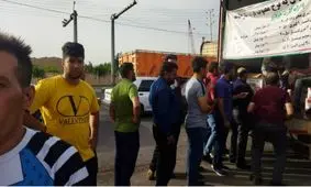 اقدام ارزشی گروه جهادی «تولید ایرانی» برای توزیع روغن میان رانندگان