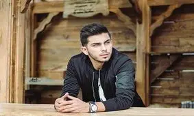 حال و هوای معنوی ارسلان قاسمی در حرم امام رضا (ع)/ ویدئو