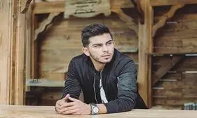 حال و هوای معنوی ارسلان قاسمی در حرم امام رضا (ع)/ ویدئو