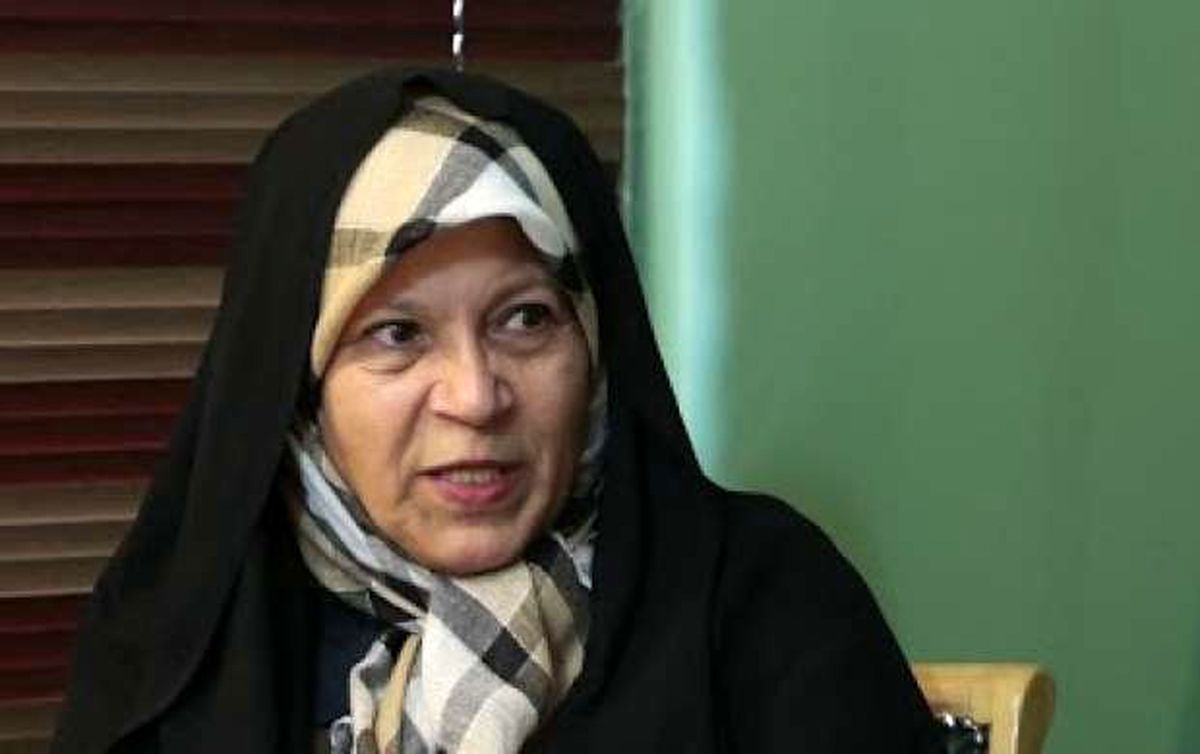 فائزه هاشمی: فعالیتهای سپاه به ضرر کشور است/ تنها راه بازگشت سپاه به پادگانها این است که در لیست تحریمها باقی بماند