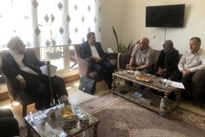 درخواست کروبی برای رسیدگی به وضعیت دو زندانی