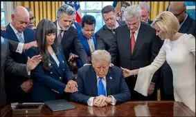 ترامپ با هدف تقویت نهادهای مذهبی، فرمان ایجاد «دفتر ایمان کاخ سفید» را صادر کرد/ ویدئویی از پائولا وایت، خانم واعظی که رئیس دفتر ایمان کاخ سفید شد