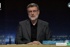 حمله قاضی زاده هاشمی به پزشکیان: ما مرد بودیم و از دولتمان دفاع کردیم شما هم مرد باشید