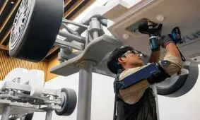 هیوندای و کیا از ربات پوشیدنی X-ble Shoulder برای کمک به کارگران رونمایی کردند

