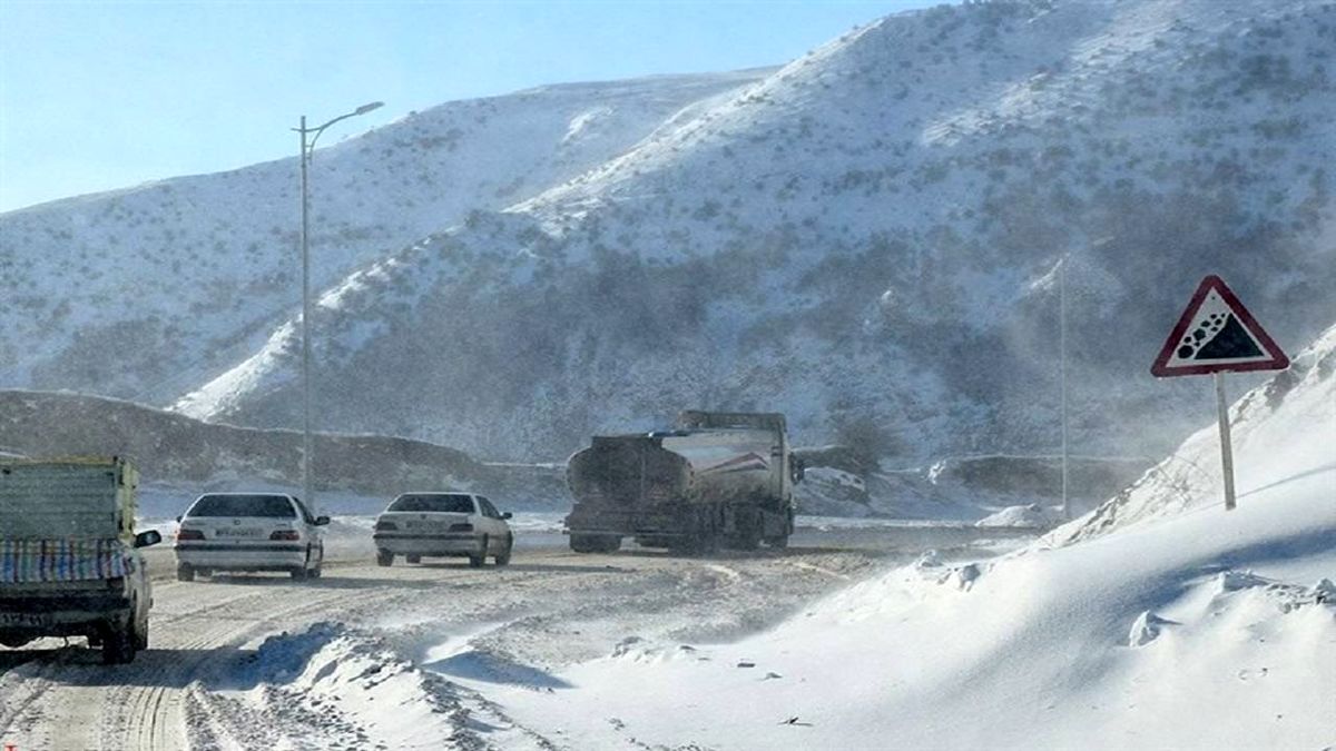 گردنه حیران در آستارا مسدود شد