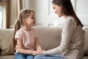 ۶ رفتار مشکل ساز در کودکان که نباید به آنها بی اعتنا باشید
