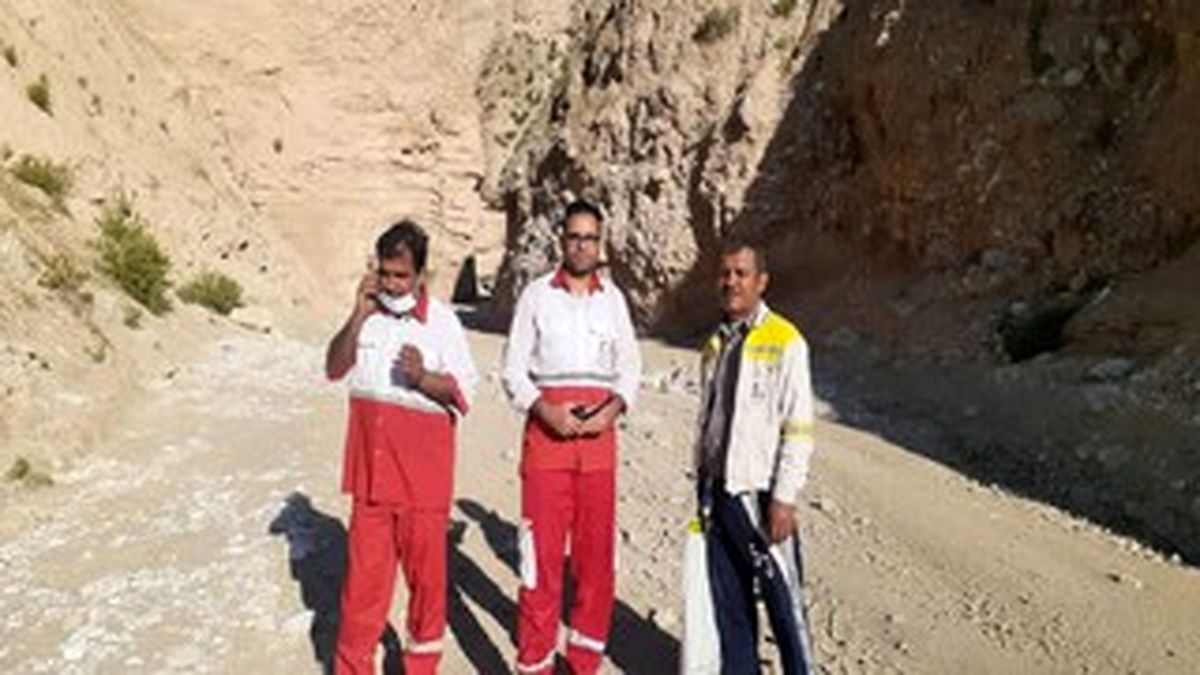 امدادگران ۳ گرفتار در کوه را در عسلویه و دشتی نجات دادند