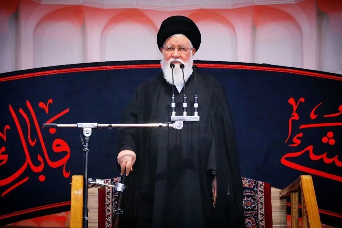 علم الهدی در حضور دامادش: آمریکا هیچ غلطی نمی تواند کند/ دشمن مثلثی را به وجود آورده تا کشور را دچار بحران کند
