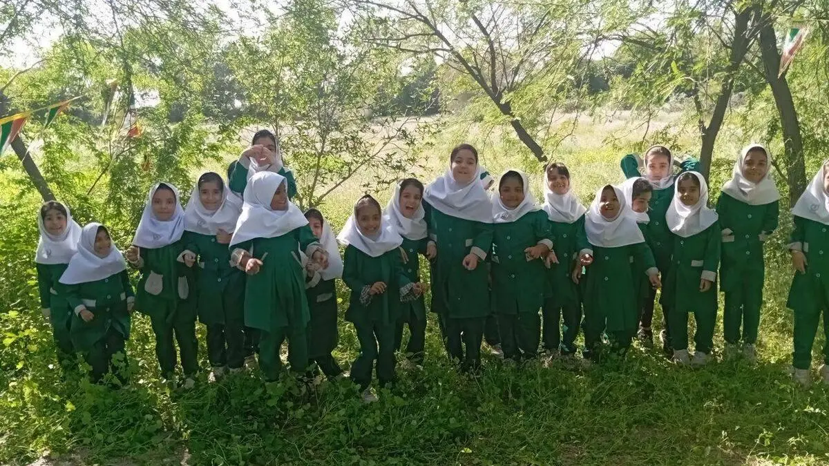 شهرام صولتی ترانه قدیمی خود را تقدیم کودکان میناب کرد