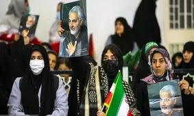 زنانی با حجاب متفاوت در مراسم سردار سلیمانی/ تصویر