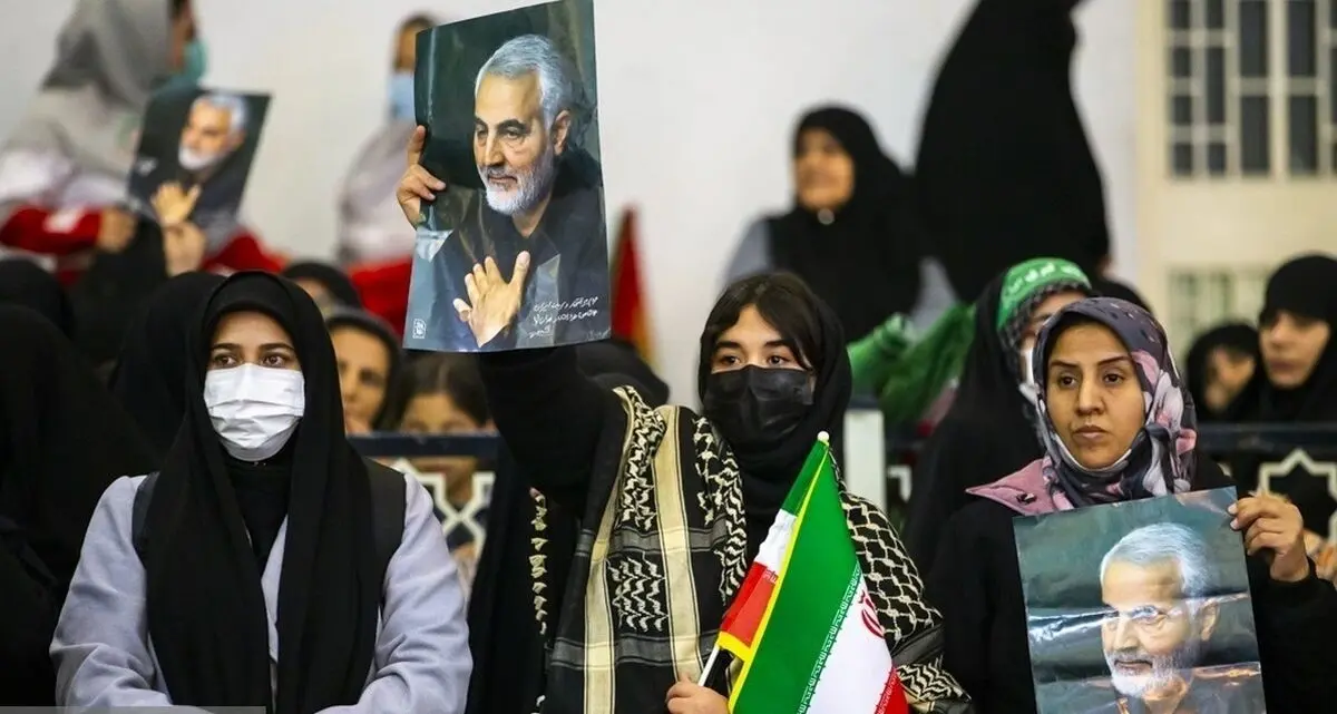 زنانی با حجاب متفاوت در مراسم سردار سلیمانی/ تصویر