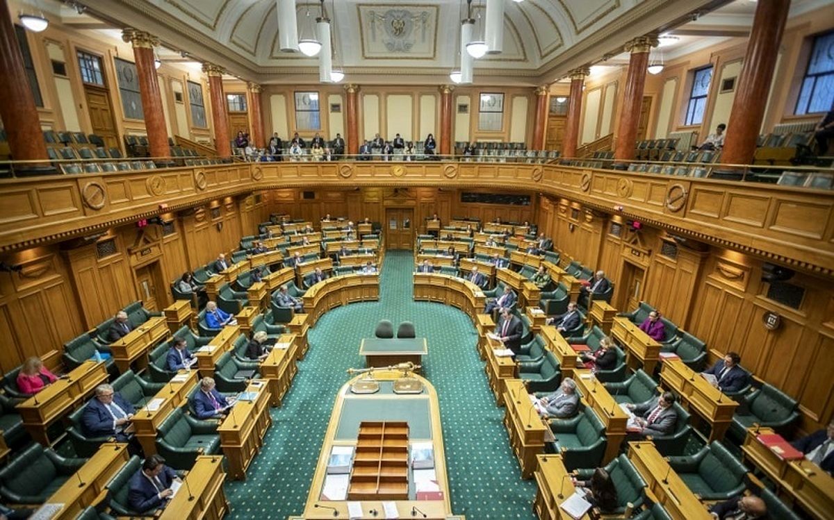 رجزخوانی عجیب نماینده بومیان نیوزیلند در مجلس/ ویدئو